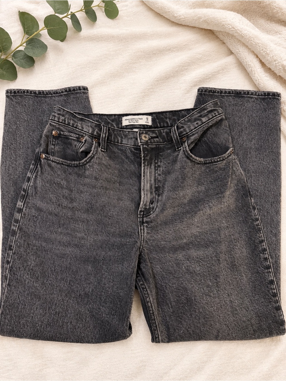 Abercrombie Curve Love 90s straight  Ultra High Rise Jeans Size 6 Short